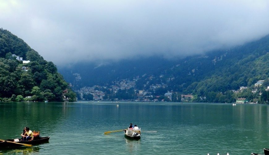 Nainital_Lake by tempo traveller