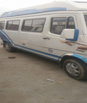 hire 9 seater tempo traveller 1