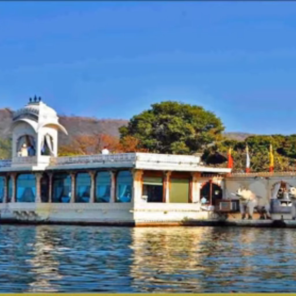 Jag Mandir tour by tempo traveller