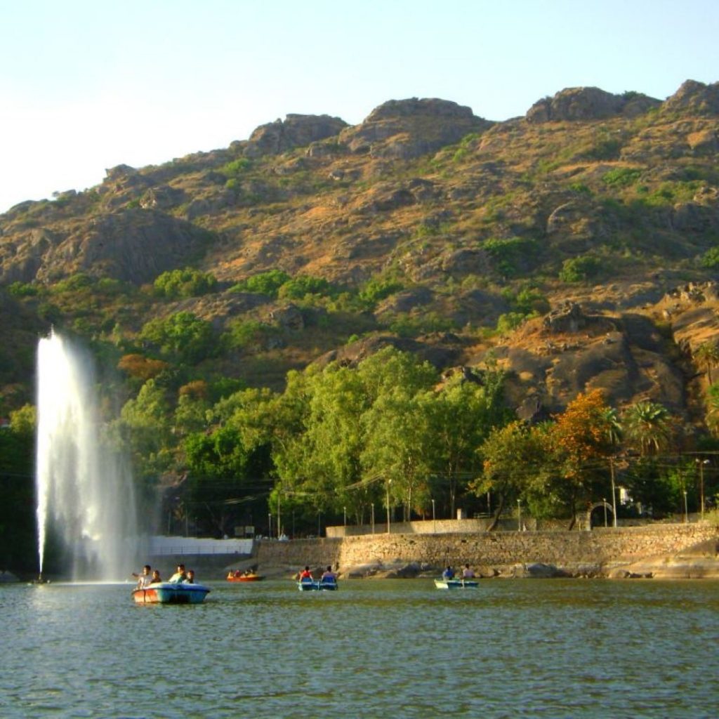 Mount Abu Lake Tour by Tempo Traveller
